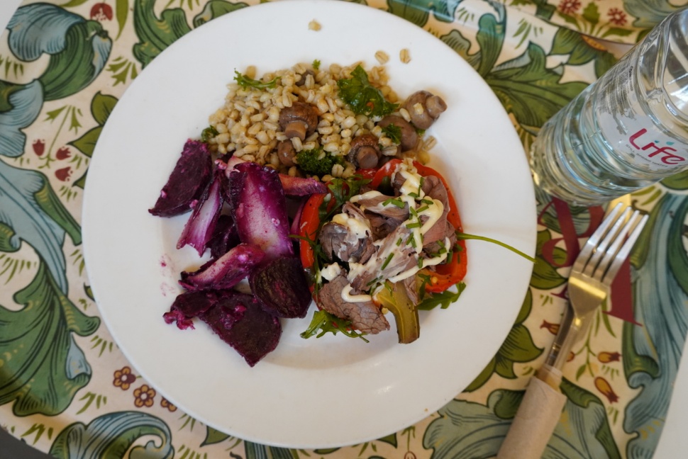 メイン・カフェのプレート